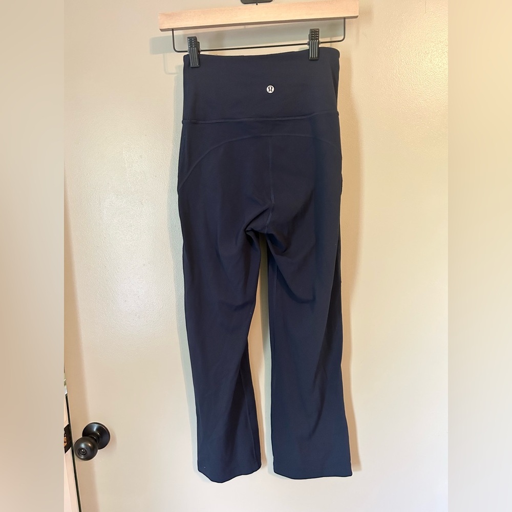 Lululemon groove high rise crop 23 inches size 4
